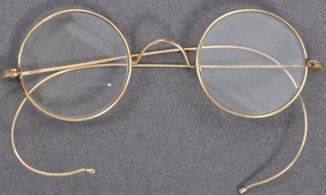 نظارة غاندي.. بيع رمز الكفاح يتصدر تريندات جوجل