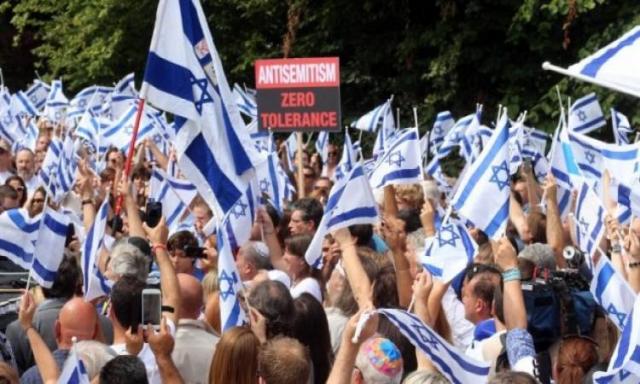 إسرائيل على صفيح ساخن.. أكثر من 10 آلاف متظاهر يحتشدون للمطالبة برحيل نتنياهو