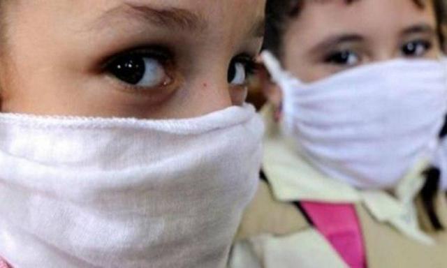 الصحة العالمية تنصح الأطفال فوق 12 عاما بارتداء الكمامة