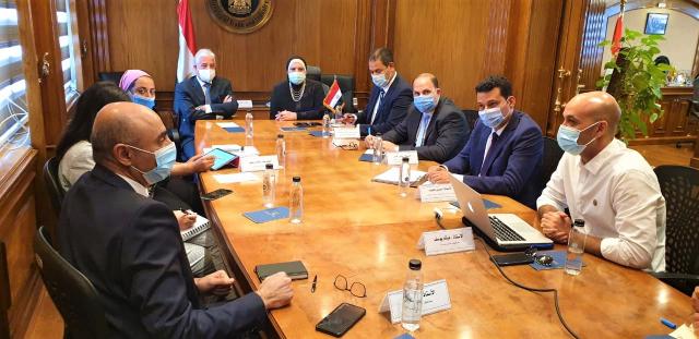 وزيرة التجارة والصناعة تبحث مع محافظ جنوب سيناء خطط انشاء مناطق صناعية وحرفية بالمحافظة