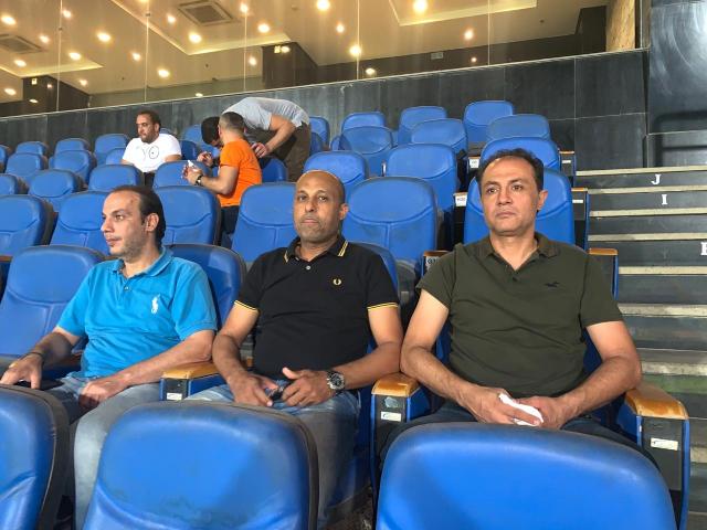 طارق مصطفى وأحمد أيوب يتابعان مباراة بيراميدز والإنتاج الحربي