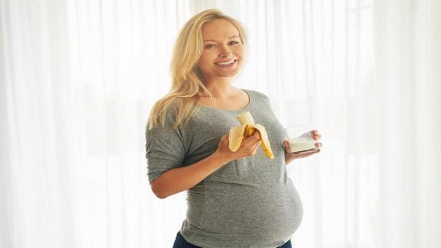 الموز .. الحل السحري لتغذية المرأة الحامل