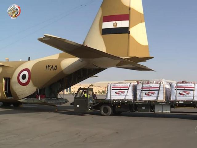 طائرتان محملتان بالمساعدات الطبية والغذائية تصل للبنان
