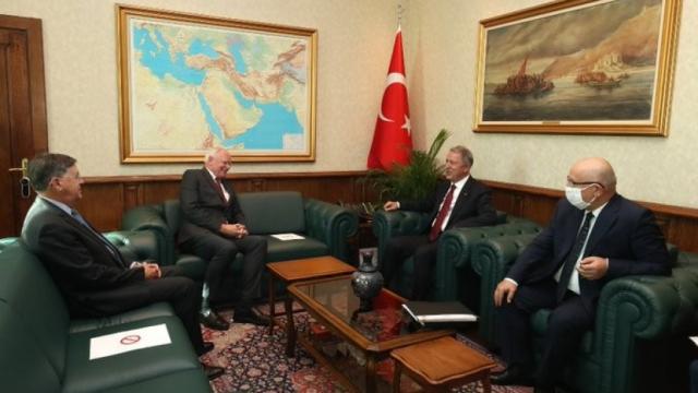 تفاصيل لقاء وزير الدفاع التركي والمبعوث الأمريكي في سوريا