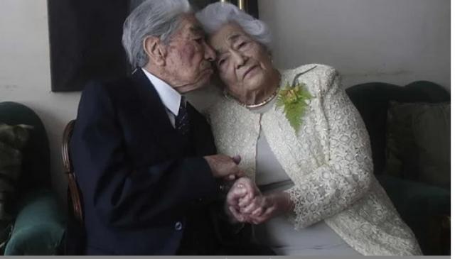تريند السوشيال ميديا.. حققا الرقم القياسي بموسوعة جينيس ويتعدى عمرهما الـ 214 عامًا .. حكاية أقدم زوجين في العالم