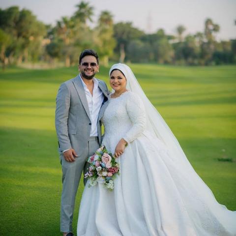 أحلى عروسة في الدنيا.. مصطفى خاطر يهنىء شقيقته على حفل زفافها