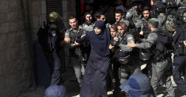 بعد التنكيل بها.. الاحتلال الإسرائيلي يعتقل سيدة في القدس