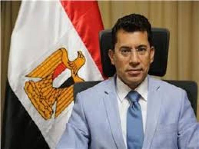 وزير الرياضة يتفقد الأعمال التنفيذية بتطوير الصالة المغطاة ومضمار الدراجات بإستاد القاهرة