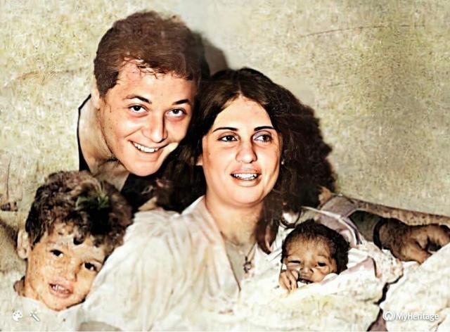 ”من صندوق الذكريات”.. كريم محمود عبد العزيز ينشر صورة نادرة له برفقة عائلته