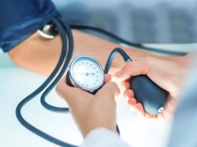 جمعية القلب الأمريكية تحذر من مضاعفات ارتفاع ضغط الدم أثناء النوم  علي القلب والدماغ