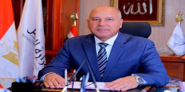 وزير النقل يتفقد محور سمالوط على النيل