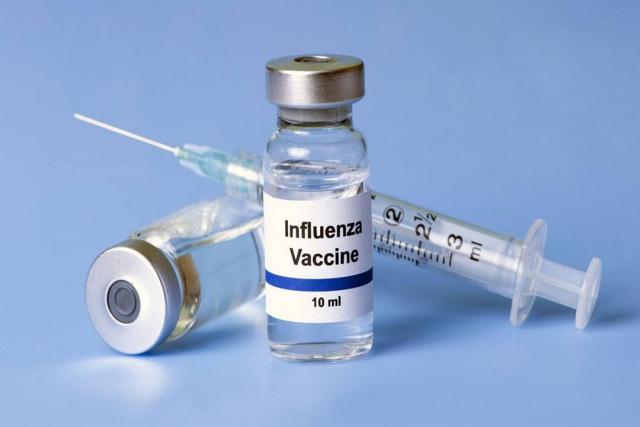 ”هيئة الدواء” تكشف حقيقة تعارض مصل الإنفلونزا مع لقاح كورونا