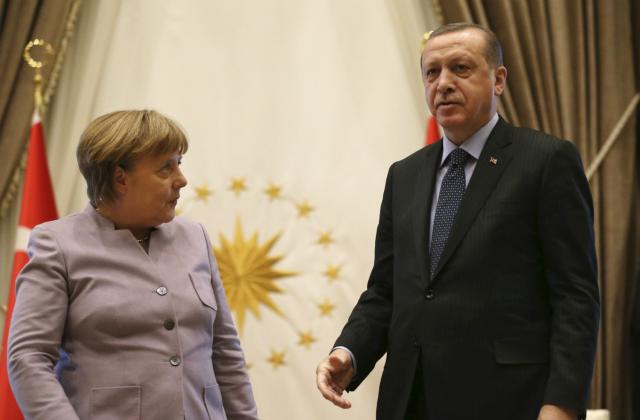 أردوغان يلتقي ميركل قبل اجتماع زعماء الاتحاد الأوروبي