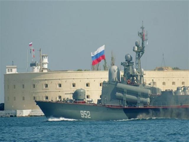 عاجل وخطير.. تصادم سفينة حربية روسية بأخرى في مياه البلطيق