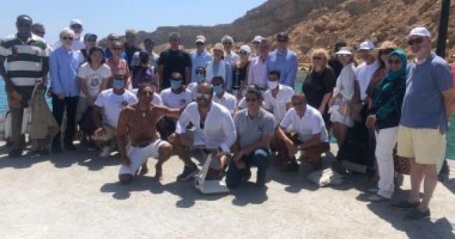 وزير السياحة يصطحب 30 سفيرا فى رحلة بحرية بشرم الشيخ