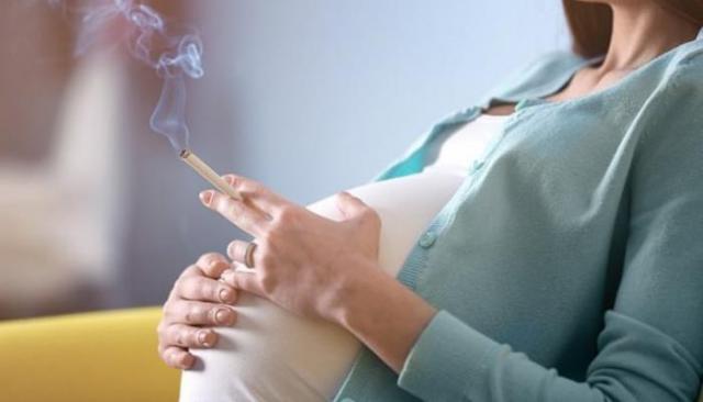 ماذا يحدث للجنين عند تدخين الحامل؟.. اعرف الإجابة