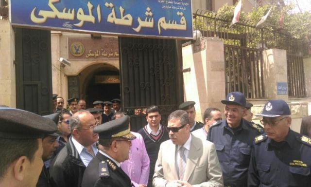 بالصور مدير أمن القاهرة يفاجيء الحملات المرورية وقسم الموسكي ومبنى الحماية المدنية