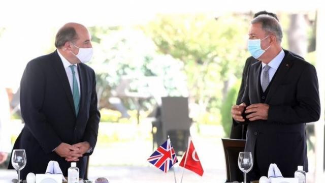 عاجل.. تفاصيل لقاء وزير الدفاع التركي ونظيره البريطاني