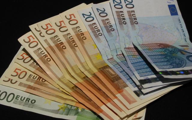11 قرشا تراجعا فى أسعار صرف اليورو بالبنوك خلال التعاملات الصباحية اليوم