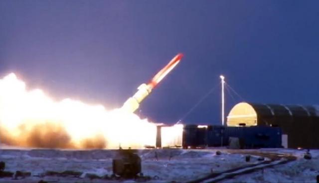 روسيا تحتفل بعيد ميلاد بوتين بصاروخ جديد أسرع من الصوت