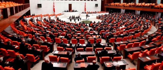 البرلمان التركي يوافق على تمديد وجود الجيش في سوريا والعراق