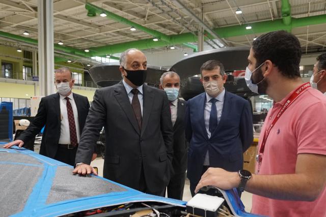 تفاصيل زيارة وزير الدفاع القطري لمصنع الطائرات المسيرة في تركيا