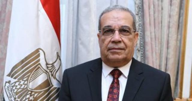وزير الإنتاج الحربى يتفقد مبنى الوزارة فى العاصمة الإدارية