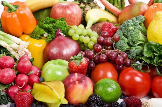 ثبات أسعار الخضراوات والفاكهة بسوق العبور للجملة