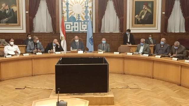 محافظ القاهرة يشدد على الإلتزام بالاجراءات الوقائية والإحترازية من فيروس كورونا