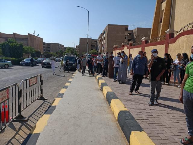 إقبال كثيف على اللجاب الانتخابية بمحافظة الجيزة وطوابير بلجان الشيخ زايد