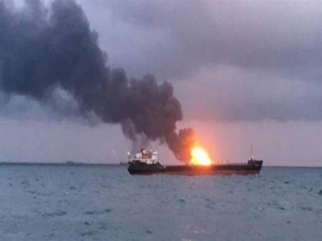عاجل وخطير.. انفجار ناقلة نفط روسية في بحر آزوف