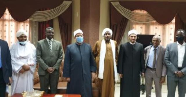 وزير الأوقاف يزور مجمع الفقه الإسلامي بالخرطوم