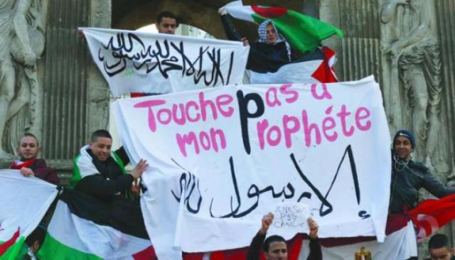 حبيبي يا رسول الله.. المسلمون ينتقضون من أجل سيدنا محمد.. و فرنسا تغرق في جحيم المقاطعة