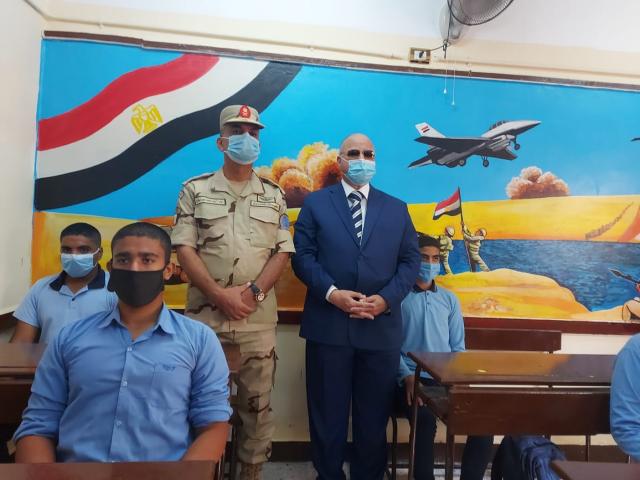 محافظ القاهرة واللواء أيمن عبد الفتاح يتفقدان أعمال تجديد مدرسة الشهيد وليد الصادق