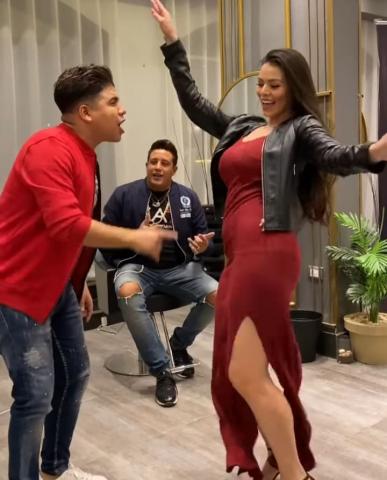 شاهد بالفيديو.. الراقصة البرازيلية لوردينا في وصلة رقص مثيرة مع حمو بيكيا وعمر كمال