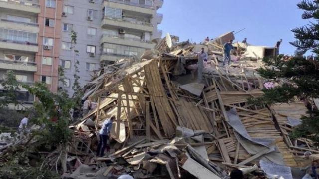 ارتفاع أعداد ضحايا زلزال مدينة إزمير التركية