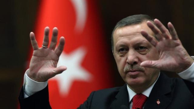 أردوغان يخنق المعارضة.. فرض غرامات وعقوبات علي فيس بوك وتويتر ويوتيوب وإنستجرام