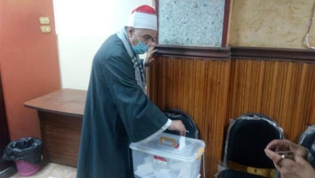 حشاد يدلي بصوته في انتخابات نقابة محفظى وقراء القرآن الكريم