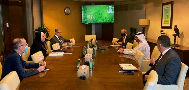 وزيرة التجارة والصناعة تبحث مع ممثلي شركة دبي للاستثمار خطط الشركة لإنشاء مجمع استثماري بكوم أوشيم بالفيوم