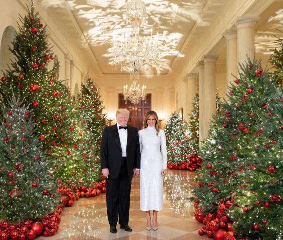 آخر عيد ميلاد لزوجة ترامب في البيت الأبيض تقضيه بين الأشجار والزينة