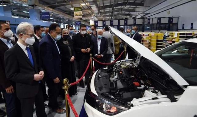 رئيس الوزراء يتفقد مصنع لإنتاج الضفائر  الالكترونيه للسيارات ببورسعيد باستثمارات 8مليارات جنيه
