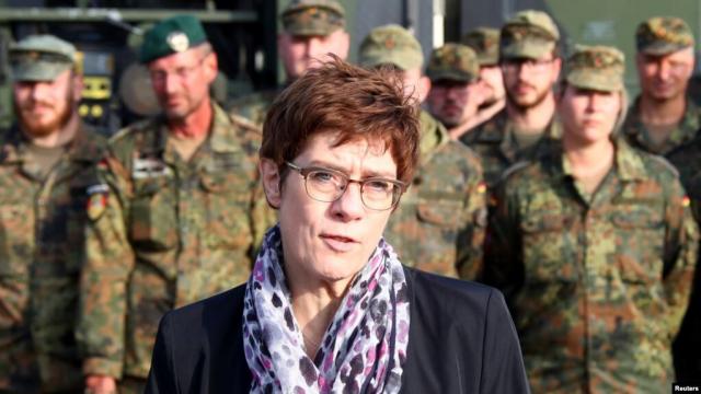 وزيرة الدفاع الألمانية: انسحاب الجيش الأمريكي من افغانستان قرار خاطئ وأمن جنودنا أولوية قصوي