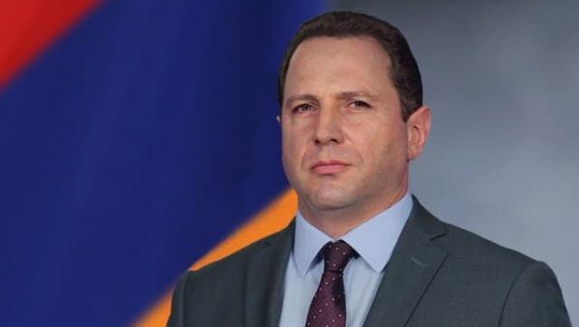 عاجل.. سبب خطير وراء استقالة وزير الدفاع الأرميني