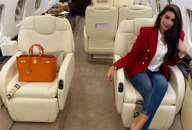 ياسمين صبري تظهر في طائرتها الخاصة بملابس يتخطى سعرها 300 ألف جنيه