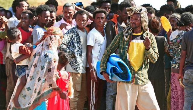 حمدوك يطالب ماكرون وميركل بالتدخل لحل أزمة اللاجئين القادمين من إثيوبيا
