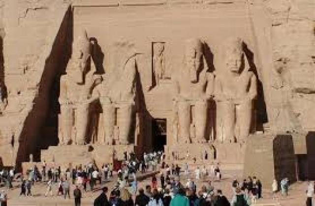 الإفتاء تكشف حكم السفر للأقصر و أسوان لزيارة المعابد والمقابر الفرعونية