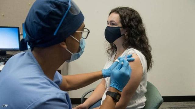 الصحة تستعد للقاح كورونا بتطعيم الأطباء والتمريض وتجهيز مراكز للتطعيم في أنحاء البلاد