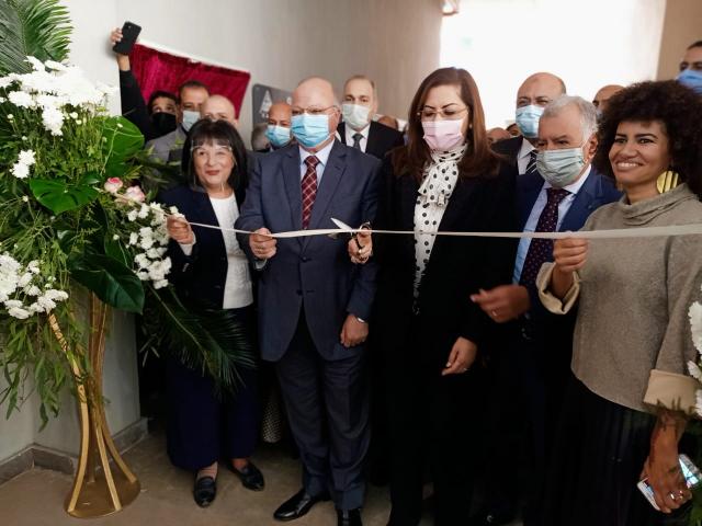 وزيرة التخطيط ومحافظ القاهرة يشهدان إفتتاح مدرسة تواصل للتعليم