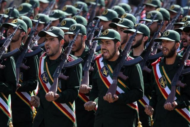 لماذا رفع الحرس الثوري الإيراني حالة التأهب والاستنفار في سوريا والعراق؟