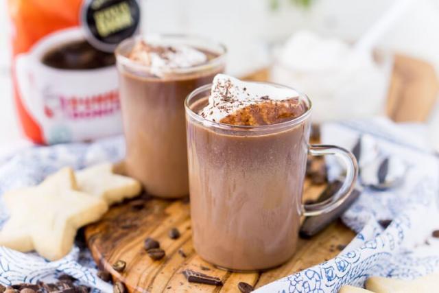 الشوكولاتة الساخنة.. ماذا تعرفين عن مشروب الشتاء وفوائده المذهلة؟
